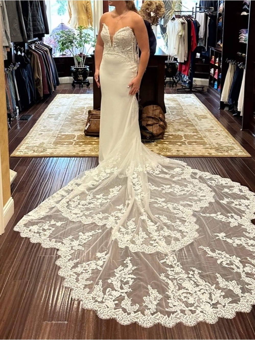 Ivory Lace Pronovias Wedding Dress